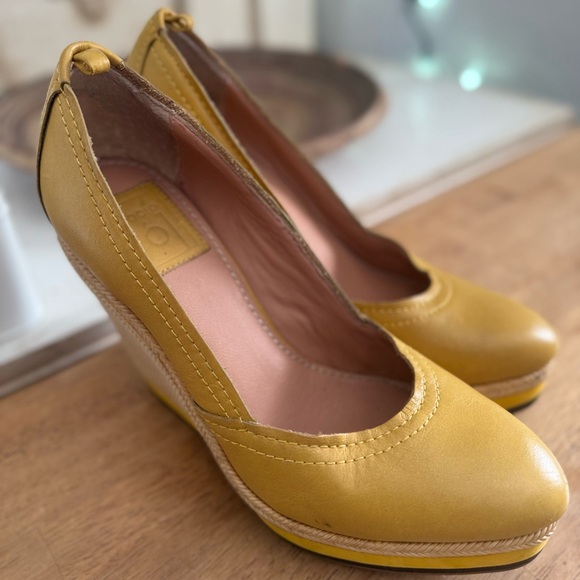 Elegant Mustard Wedge Heels - Picture 1 of 7